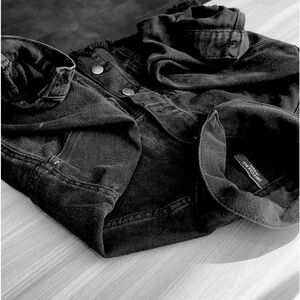 I am selling a beautiful Jean jacket from American bazi. It’s a really nice